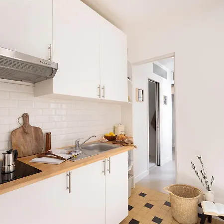 Capri - 2 A Montmartre Apartman